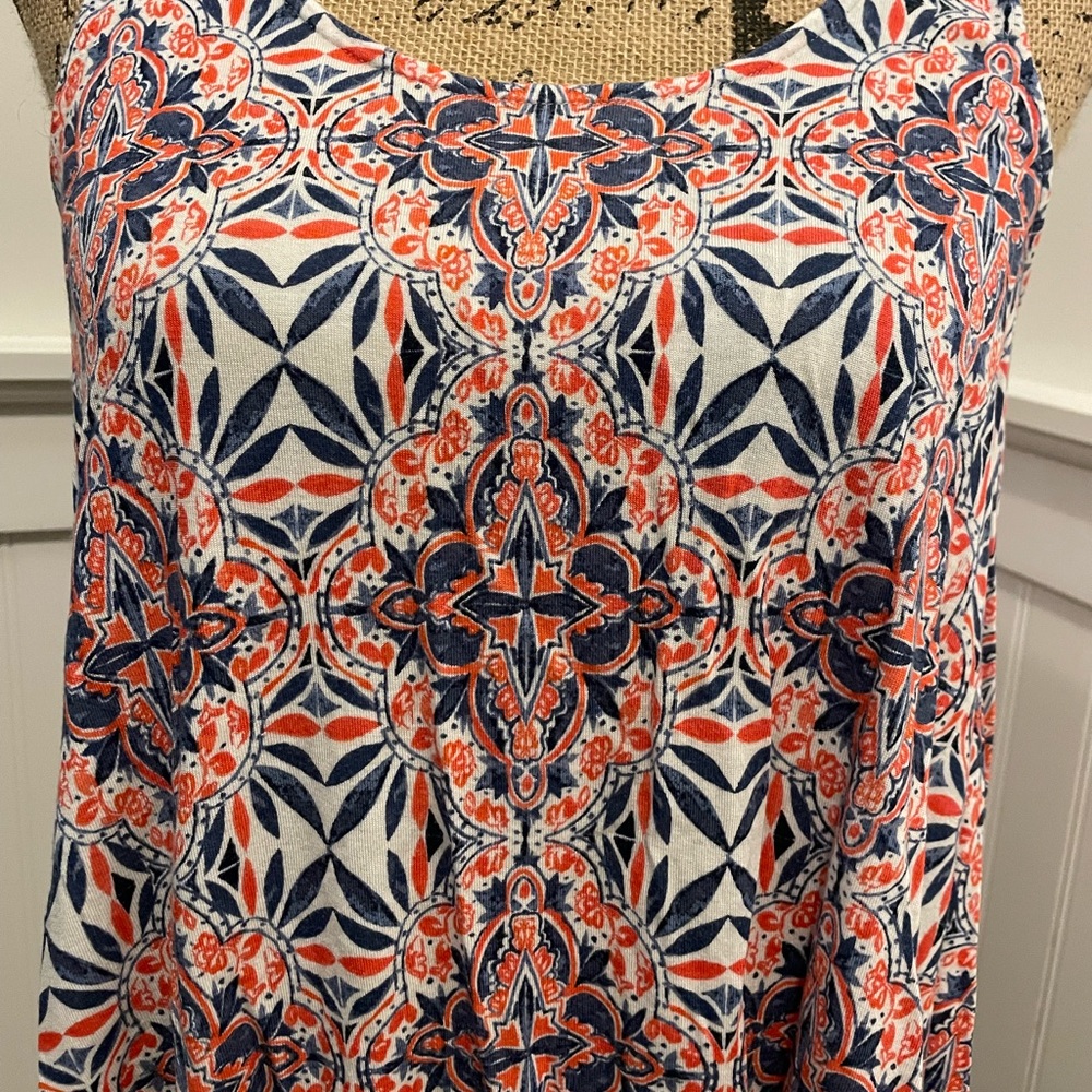 Patterned Tank Top - Picture 2 of 6